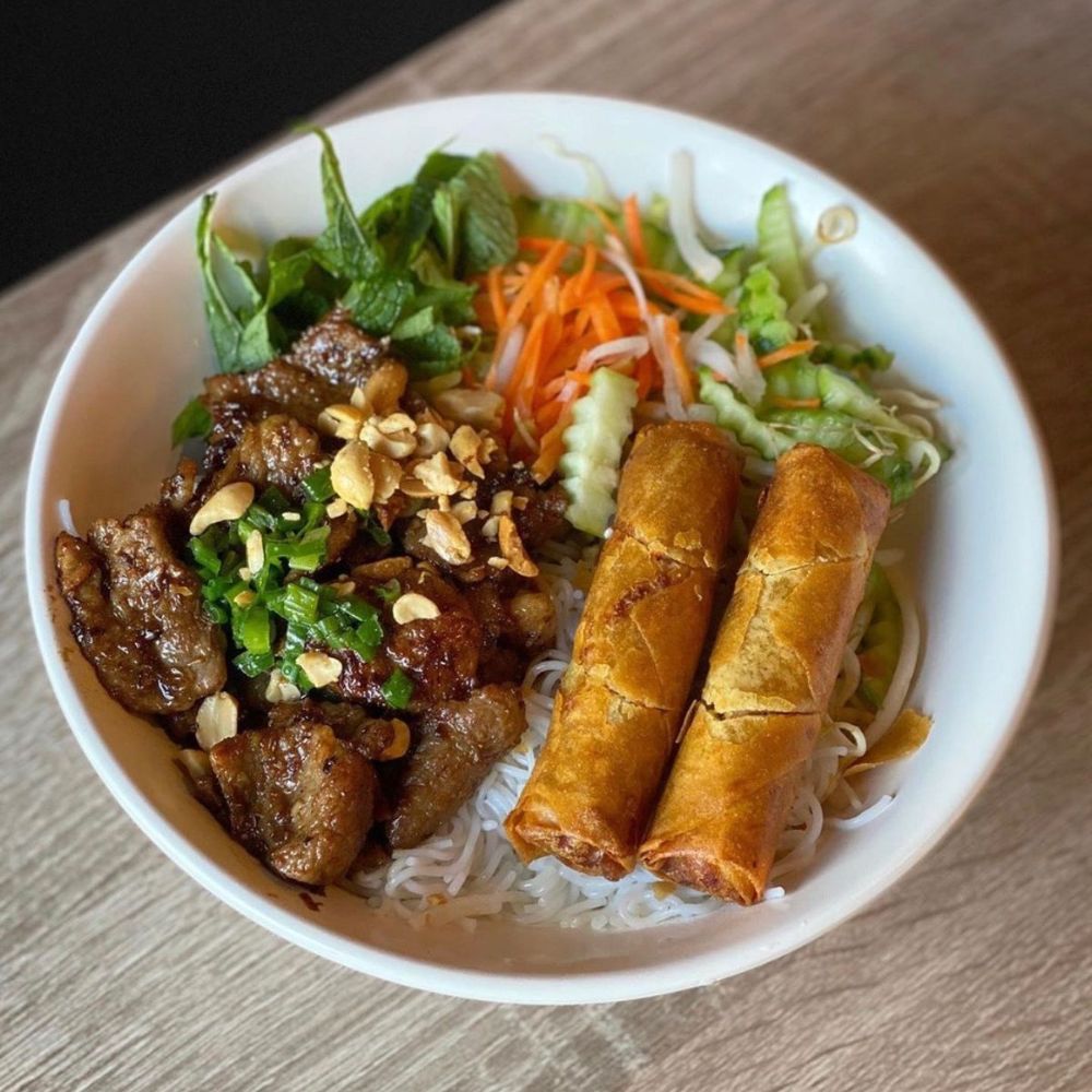 Sliced Grilled Pork Vermicelli, Egg Roll